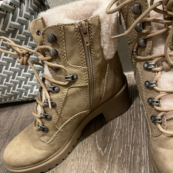 Tan combat / mountain hiking fashion  boots new - Picture 1 of 3